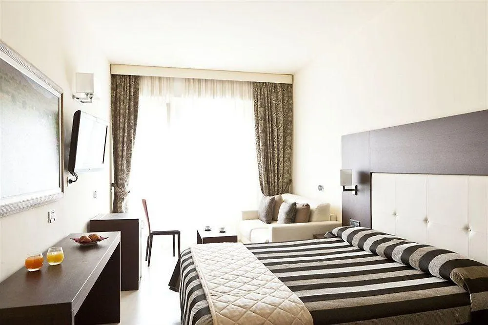 Hotel Cristallo فاراتسي