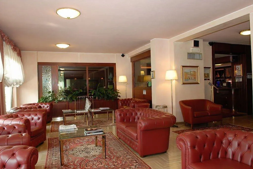 Hotel Cristallo فاراتسي