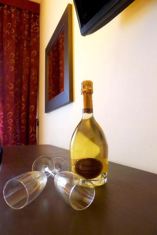 Hotel Cristallo فاراتسي