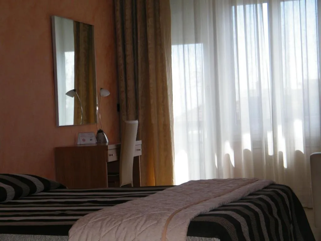 Hotel Cristallo فاراتسي