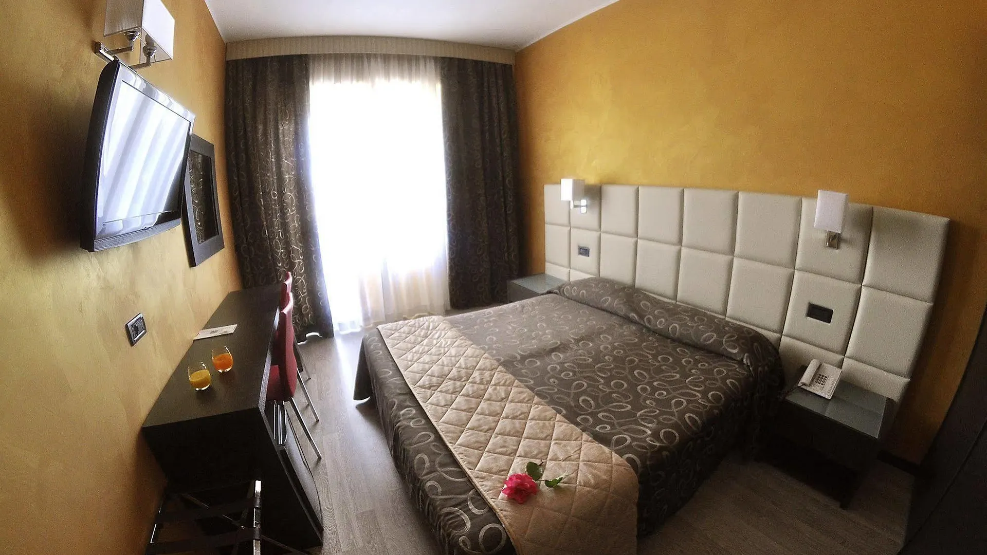 Hotel Cristallo فاراتسي