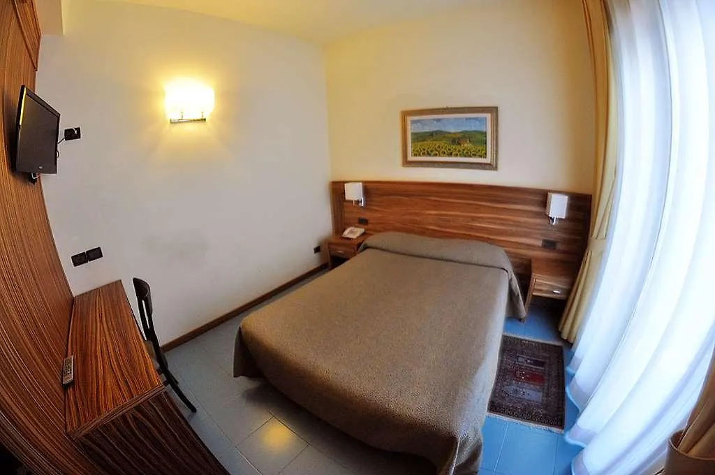 Hotel Cristallo فاراتسي