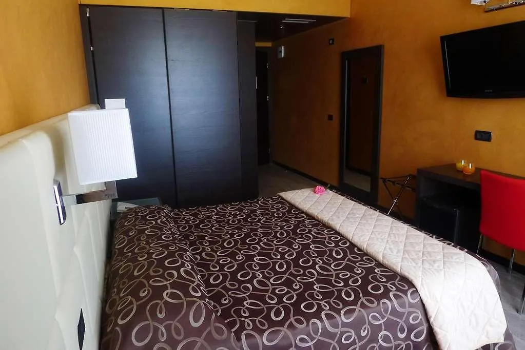 Hotel Cristallo فاراتسي